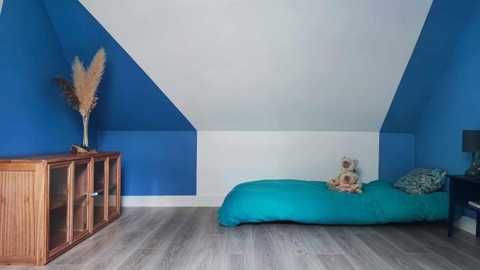 projet-bois-et-mer-la-turballe-expedesign-agencement-architecte-interieur-chambre-enfant-bleu-bois-rangement-5qhtqs.jpg