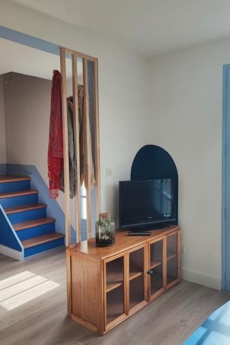 projet-bois-et-mer-renovation-maison-entiere-la-turballe-architecte-dinterieur-maitre-doeuvre-expedesign-laurine-gobled-renovation-travaux-agencement-agence-piriac-sur-mer-coin-television-salon-y383h1.jpg