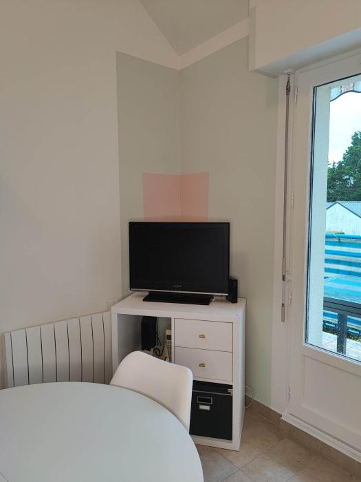 projet-dromard-shopping-liste-achat-mobilier-meubles-decoration-architecte-dinterieur-conseils-laurine-gobled-expedesign-piriac-sur-mer-guerande-la-baule-renovation-maitre-doeuvre-apres-coin-repas-apres-mezzanine-coin-tv-cyk4et.jpg