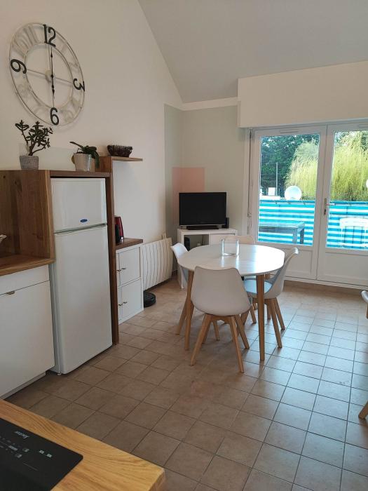 projet-dromard-shopping-liste-achat-mobilier-meubles-decoration-architecte-dinterieur-conseils-laurine-gobled-expedesign-piriac-sur-mer-guerande-la-baule-renovation-maitre-doeuvre-apres-coin-repas-apres-mezzanine-ensemble-hf765x.jpg